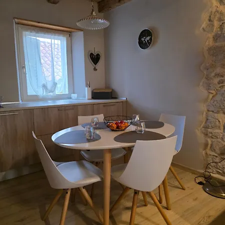 Charming One Bedroom In Old Town Vrsar