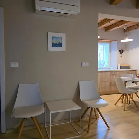Charming One Bedroom In Old Town Apartment