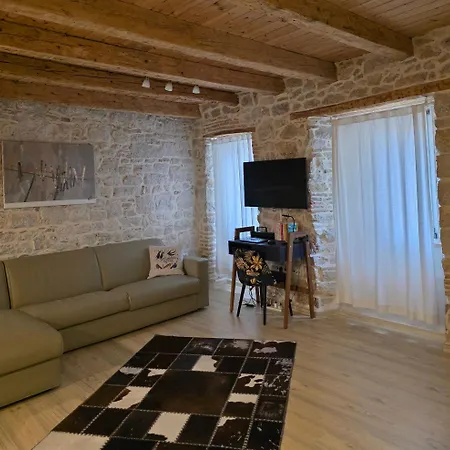 Apartment Charming One Bedroom In Old Town