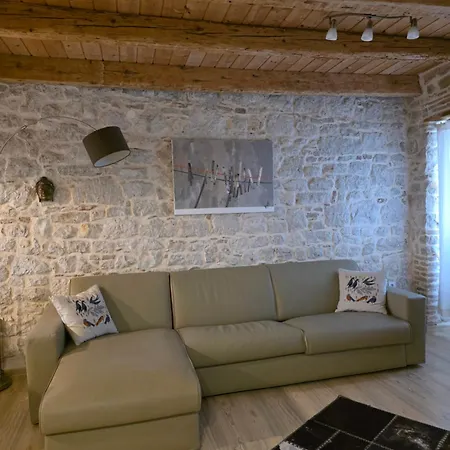 Charming One Bedroom In Old Town 아파트 *