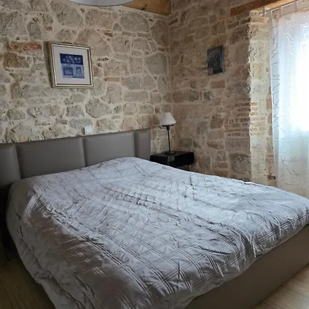 Charming One Bedroom In Old Town