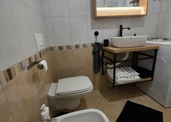 Charming One Bedroom In Old Town 브르사르